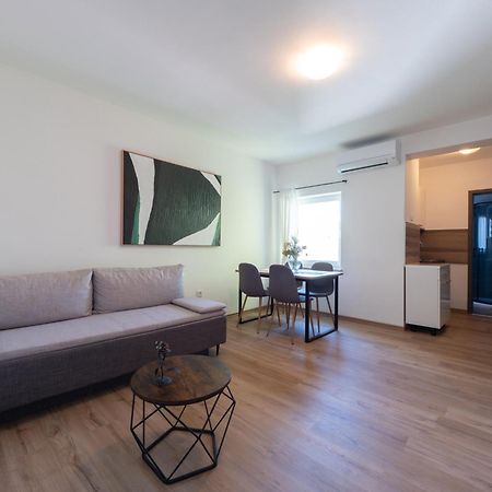 Cozy Apartment With Breakfast On Request 1 Pula Bagian luar foto