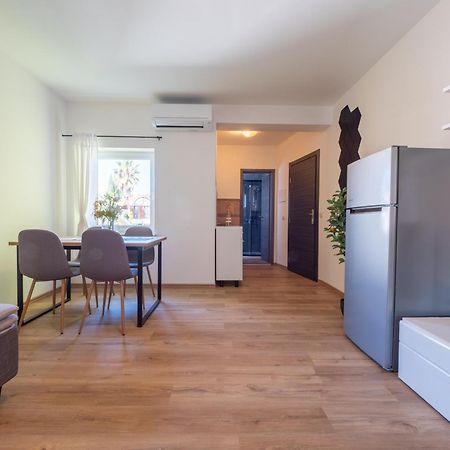 Cozy Apartment With Breakfast On Request 1 Pula Bagian luar foto