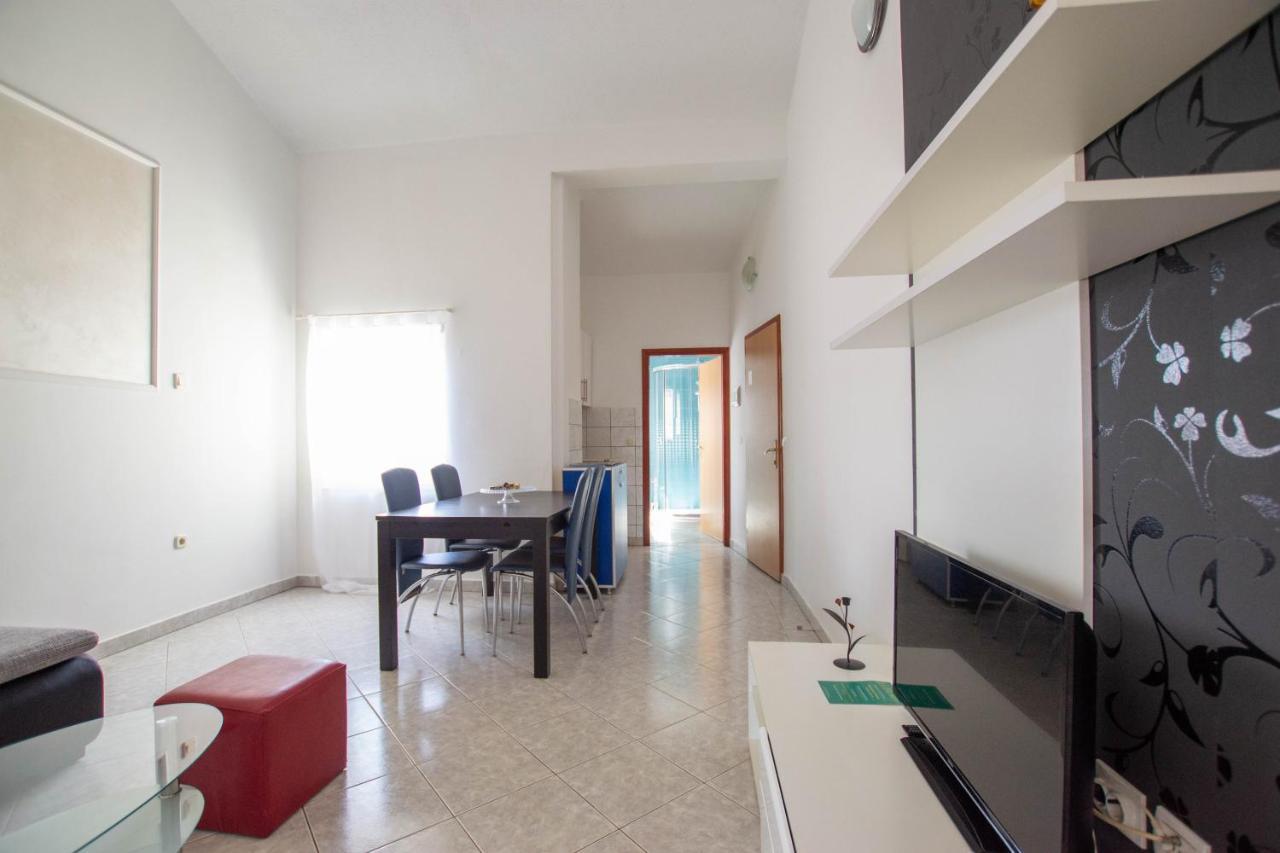 Cozy Apartment With Breakfast On Request 1 Pula Bagian luar foto