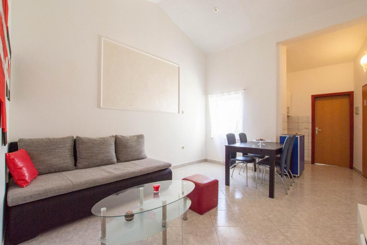Cozy Apartment With Breakfast On Request 1 Pula Bagian luar foto