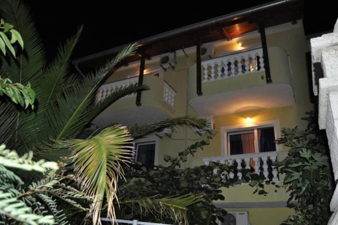 Cozy Apartment With Breakfast On Request 1 Pula Bagian luar foto