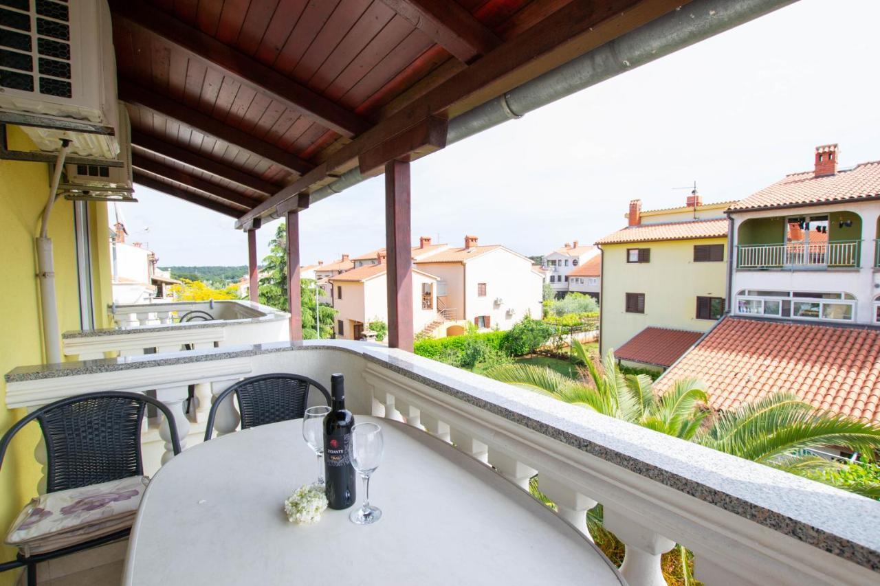 Cozy Apartment With Breakfast On Request 1 Pula Bagian luar foto