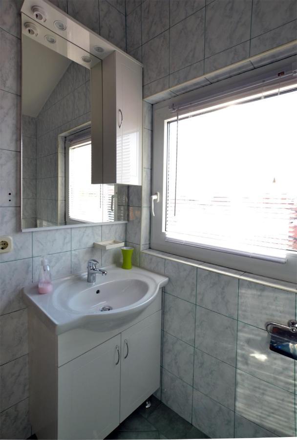 Cozy Apartment With Breakfast On Request 1 Pula Bagian luar foto