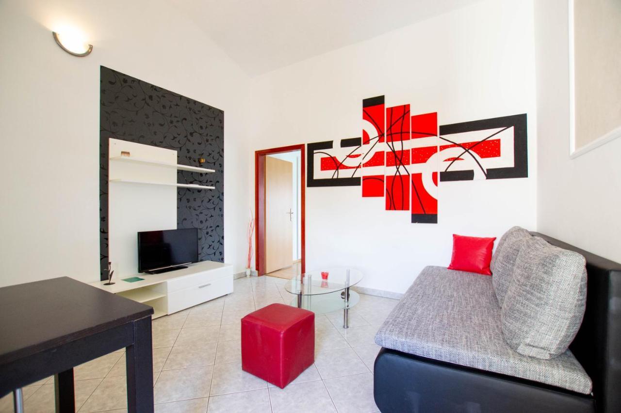 Cozy Apartment With Breakfast On Request 1 Pula Bagian luar foto