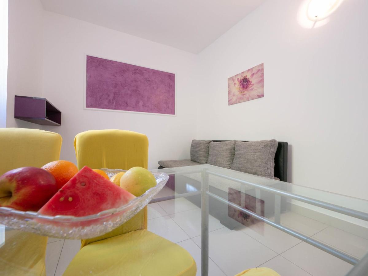 Cozy Apartment With Breakfast On Request 1 Pula Bagian luar foto