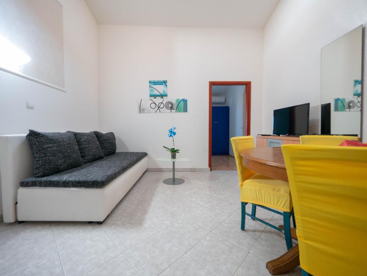 Cozy Apartment With Breakfast On Request 1 Pula Bagian luar foto