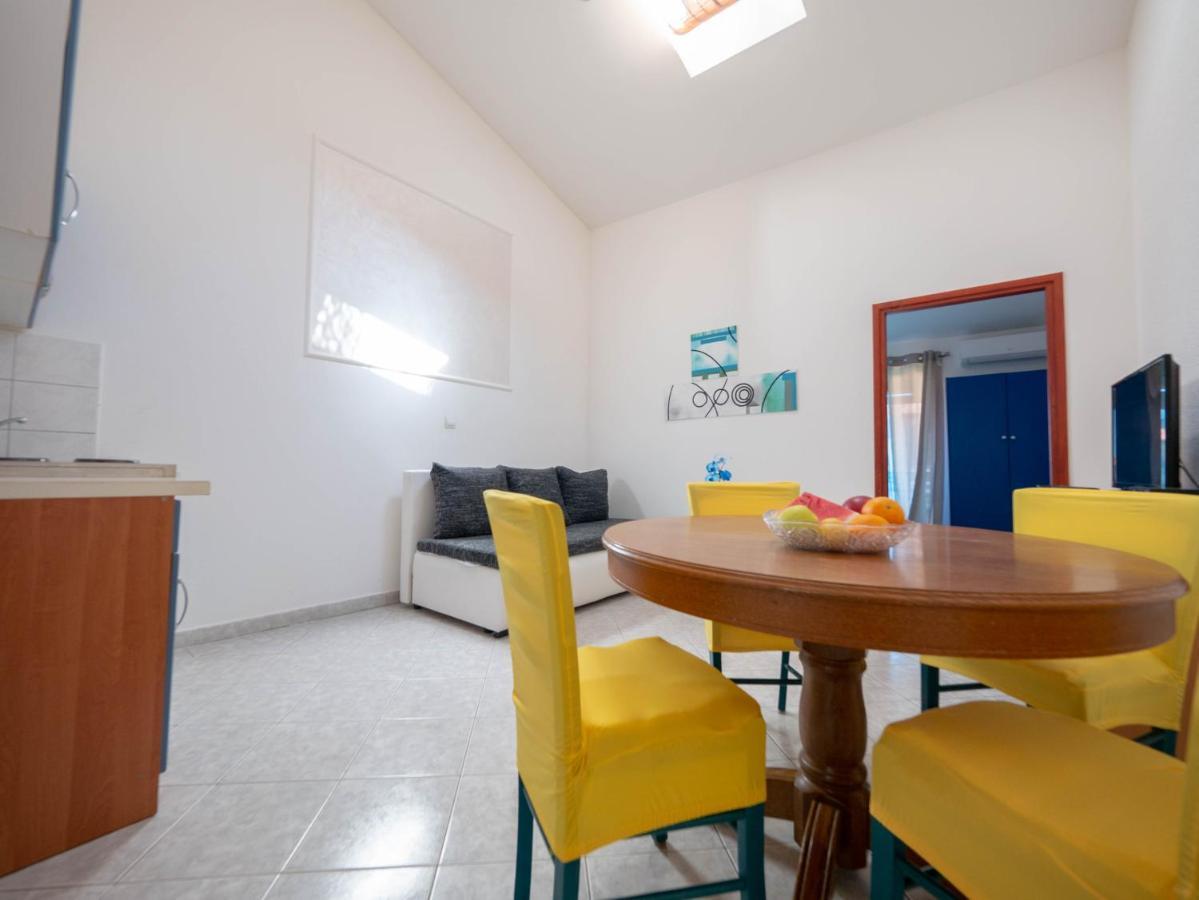 Cozy Apartment With Breakfast On Request 1 Pula Bagian luar foto