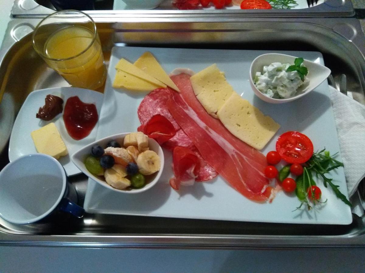 Cozy Apartment With Breakfast On Request 1 Pula Bagian luar foto