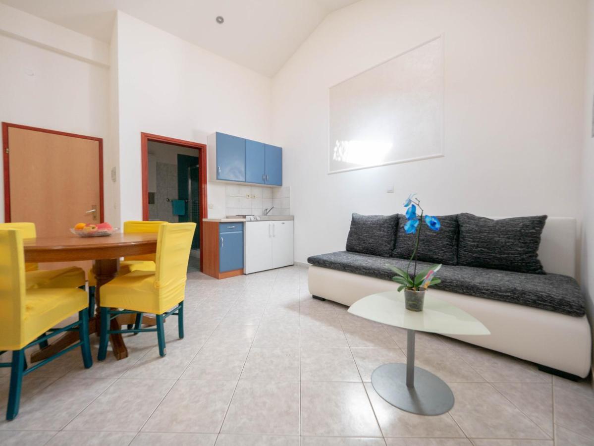 Cozy Apartment With Breakfast On Request 1 Pula Bagian luar foto